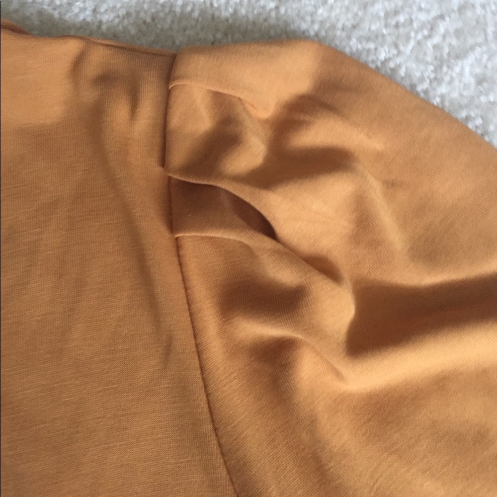 CLASSIC WRAP STYLE TOP - Picture 8 of 10